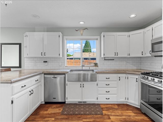 2727 HARVEST Ct, Forest Grove, OR 97116