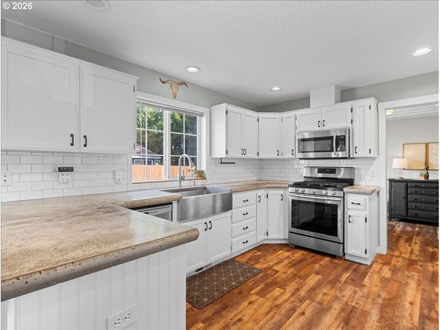 2727 HARVEST Ct, Forest Grove, OR 97116