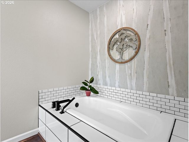 2727 HARVEST Ct, Forest Grove, OR 97116