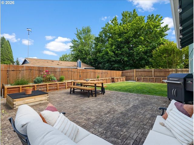 2727 HARVEST Ct, Forest Grove, OR 97116