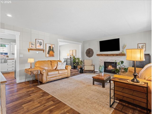 2727 HARVEST Ct, Forest Grove, OR 97116