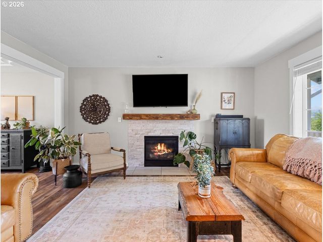 2727 HARVEST Ct, Forest Grove, OR 97116