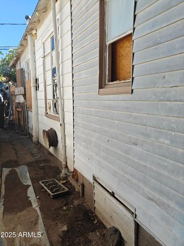 178 180 182 SOUTH CEDAR Avenue, Miami, AZ 85539