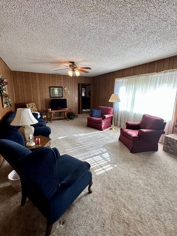 102 E School Drive, Loraine, TX 79532