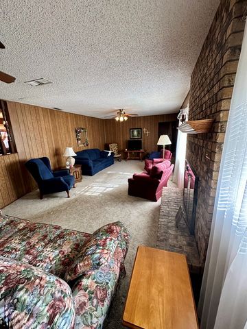 102 E School Drive, Loraine, TX 79532