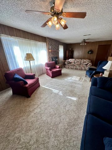 102 E School Drive, Loraine, TX 79532