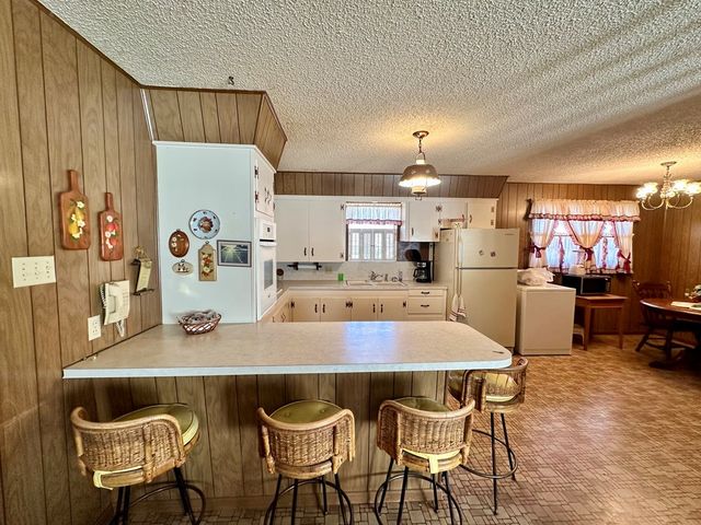 102 E School Drive, Loraine, TX 79532