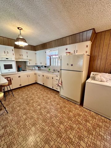 102 E School Drive, Loraine, TX 79532