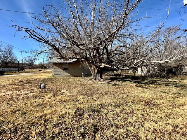 102 E School Drive, Loraine, TX 79532