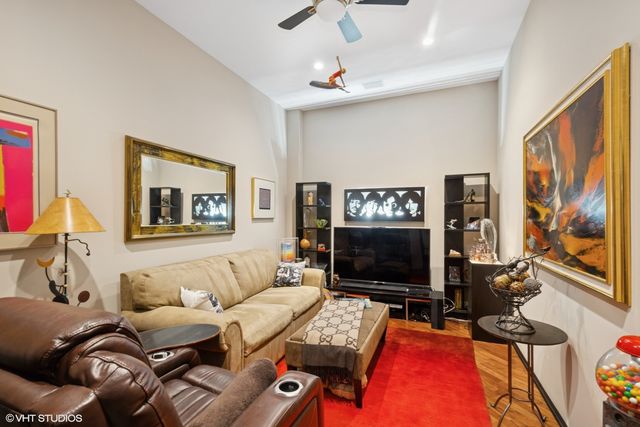 520 N Halsted Street 604, Chicago, IL 60642