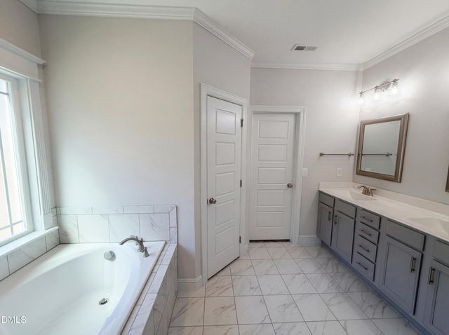 333 Oakhaven Drive, Holly Springs, NC 27540