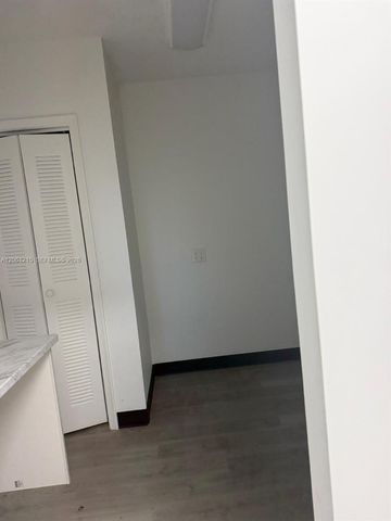 2856 E Oakland Park Blvd, Fort Lauderdale, FL 33306