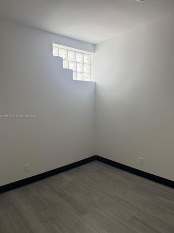 2856 E Oakland Park Blvd, Fort Lauderdale, FL 33306