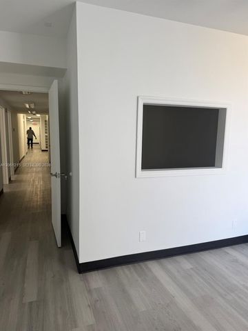 2856 E Oakland Park Blvd, Fort Lauderdale, FL 33306