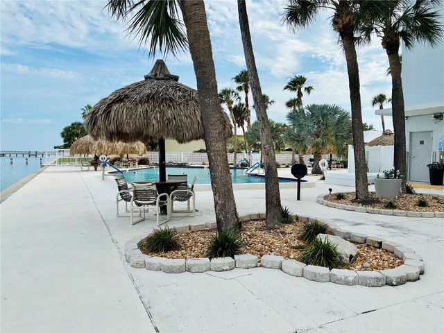 7200 SUNSHINE SKYWAY LANE S 9H, St Petersburg, FL 33711