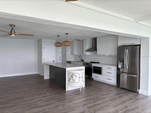 7200 SUNSHINE SKYWAY LANE S 9H, St Petersburg, FL 33711