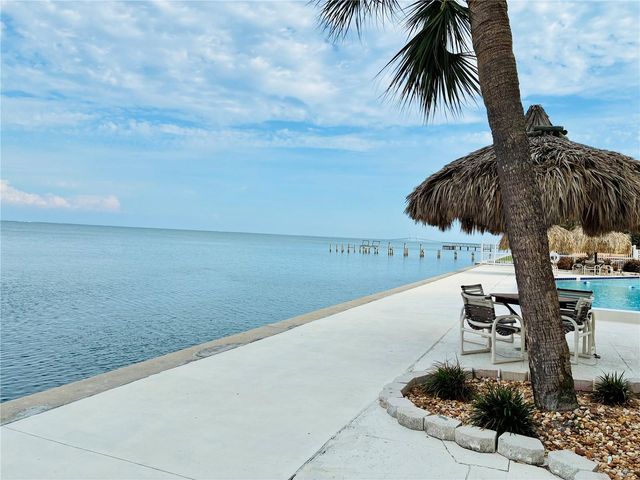 7200 SUNSHINE SKYWAY LANE S 9H, St Petersburg, FL 33711