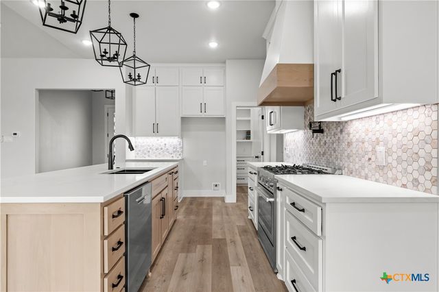 7921 Rock Crest Drive, Moody, TX 76557