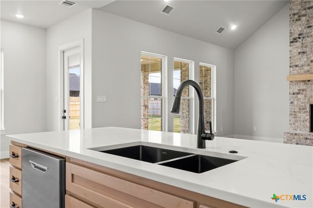 7921 Rock Crest Drive, Moody, TX 76557