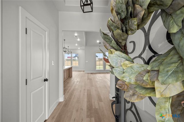 7921 Rock Crest Drive, Moody, TX 76557