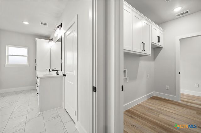 7921 Rock Crest Drive, Moody, TX 76557