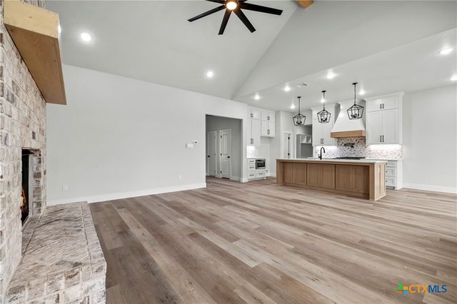 7921 Rock Crest Drive, Moody, TX 76557