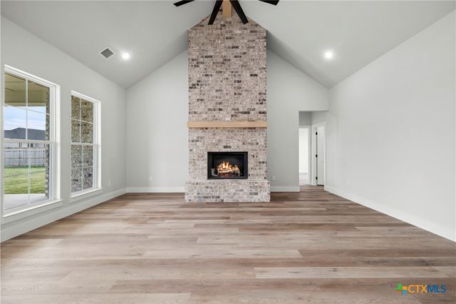 7921 Rock Crest Drive, Moody, TX 76557