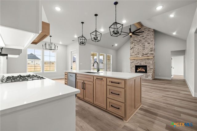 7921 Rock Crest Drive, Moody, TX 76557