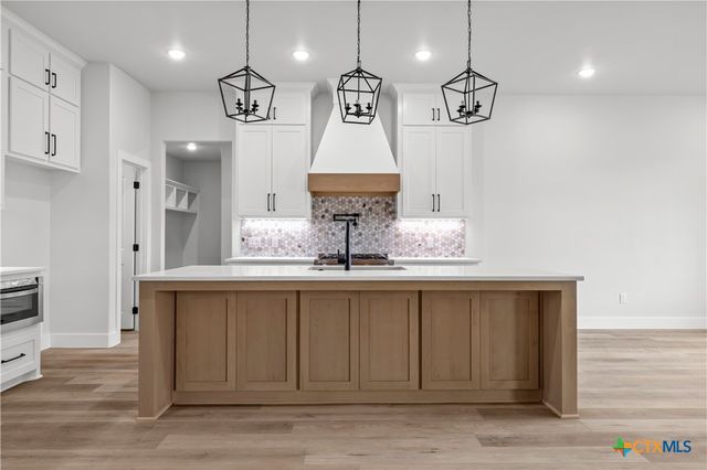 7921 Rock Crest Drive, Moody, TX 76557