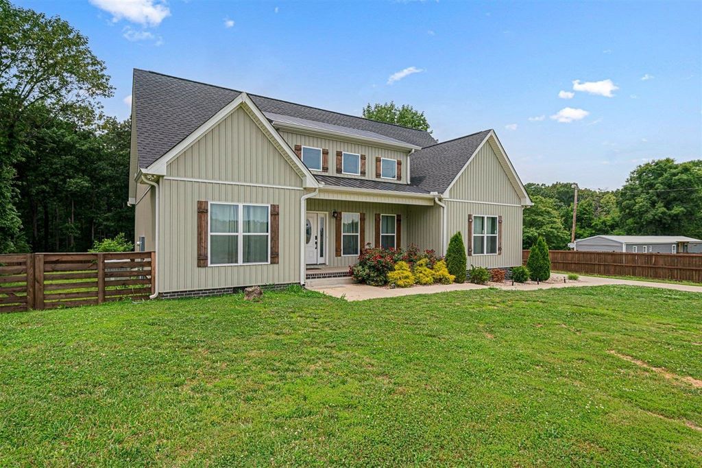 6400 Williams Rd, Cross Plains, TN 37049