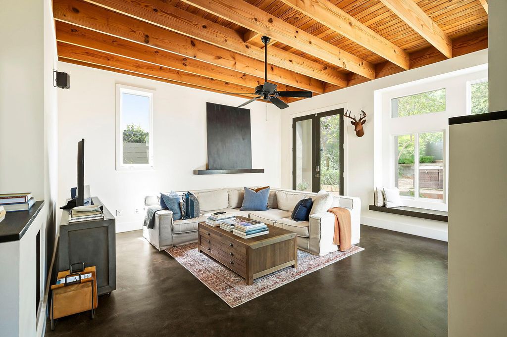 1001 Daniel DR, Austin, TX 78704