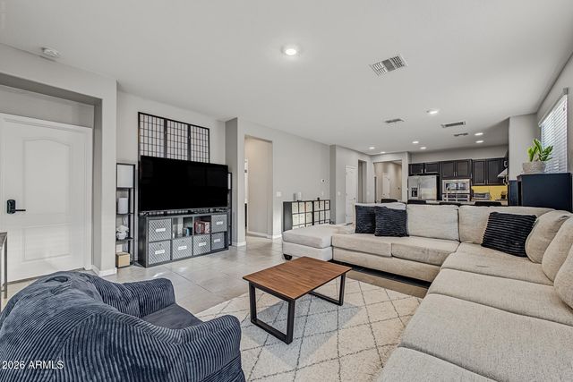 2820 E SUNLAND Avenue, Phoenix, AZ 85040