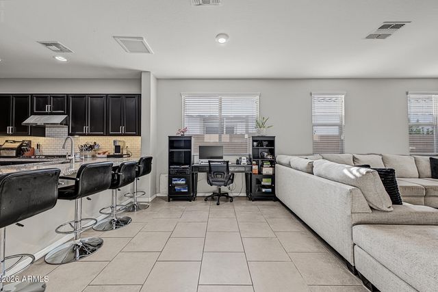 2820 E SUNLAND Avenue, Phoenix, AZ 85040