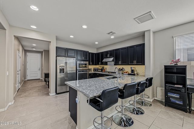 2820 E SUNLAND Avenue, Phoenix, AZ 85040