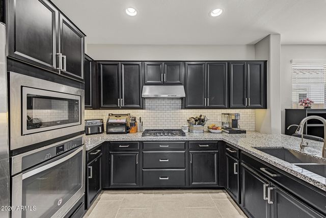 2820 E SUNLAND Avenue, Phoenix, AZ 85040