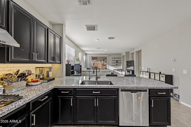 2820 E SUNLAND Avenue, Phoenix, AZ 85040