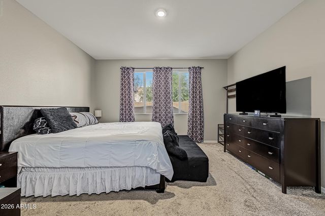 2820 E SUNLAND Avenue, Phoenix, AZ 85040