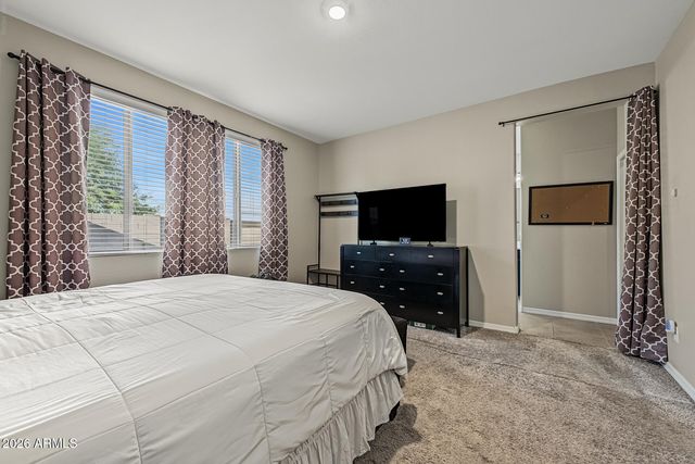 2820 E SUNLAND Avenue, Phoenix, AZ 85040