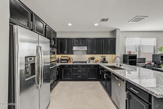 2820 E SUNLAND Avenue, Phoenix, AZ 85040