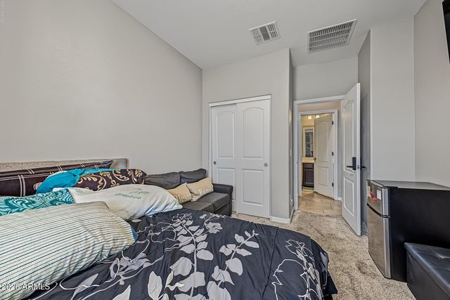 2820 E SUNLAND Avenue, Phoenix, AZ 85040
