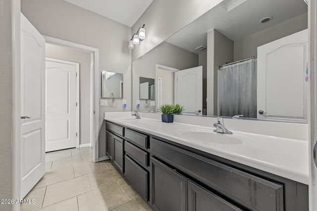 2820 E SUNLAND Avenue, Phoenix, AZ 85040