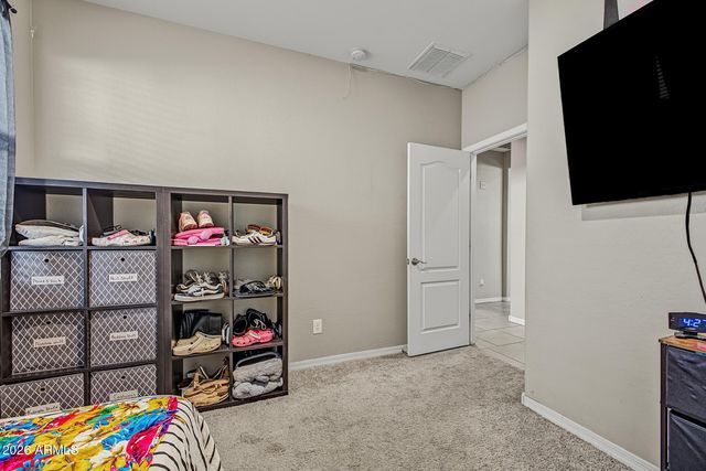 2820 E SUNLAND Avenue, Phoenix, AZ 85040
