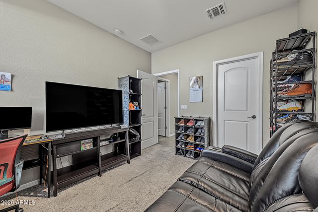 2820 E SUNLAND Avenue, Phoenix, AZ 85040