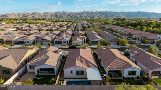 2820 E SUNLAND Avenue, Phoenix, AZ 85040