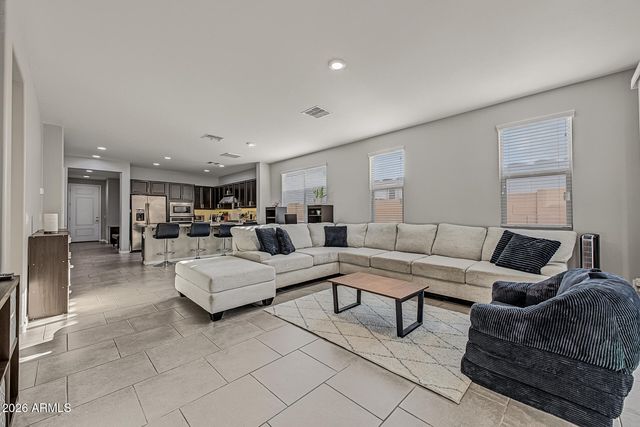 2820 E SUNLAND Avenue, Phoenix, AZ 85040