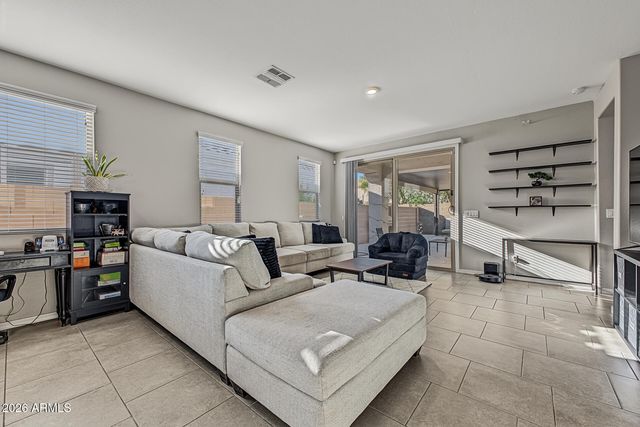 2820 E SUNLAND Avenue, Phoenix, AZ 85040