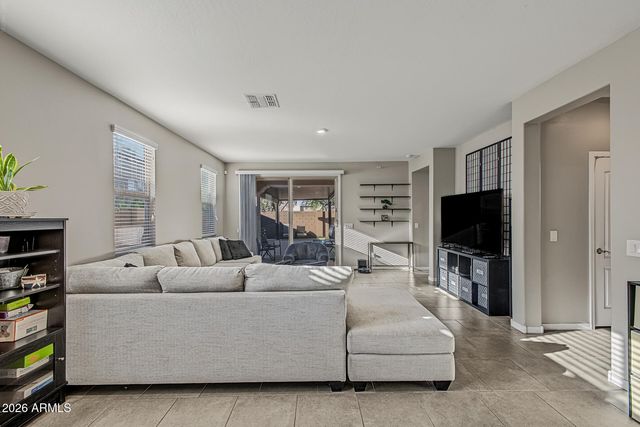 2820 E SUNLAND Avenue, Phoenix, AZ 85040