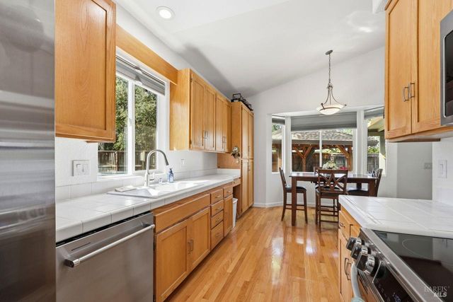 164 Fulton Pl, Windsor, CA 95492