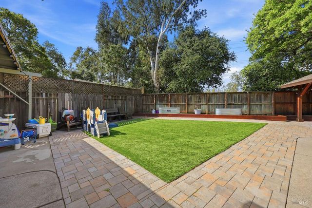 164 Fulton Pl, Windsor, CA 95492