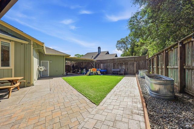 164 Fulton Pl, Windsor, CA 95492